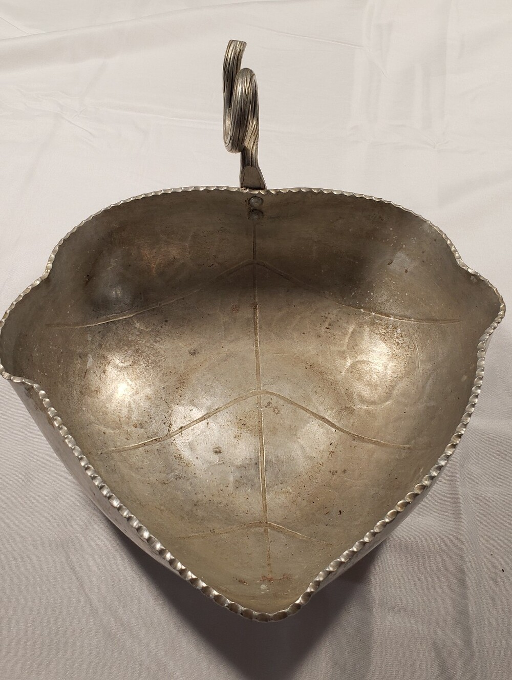 Vintage Buenilum Hammered Aluminum Leaf Dish  Looped Handle Tray Silver Color